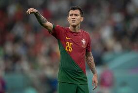 小柄な27歳の遅咲きMFはポルトガル代表に欠かせない　スター軍団の中で輝くオタビオの重要性