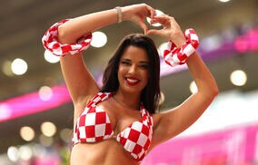 W杯を沸かせたクロアチアのセクシー美女サポーター、ニューヨークでも再び話題に