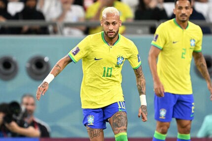 W杯】ブラジル8強敗退、偉業のネイマールが涙 母国メディア注目「同僚