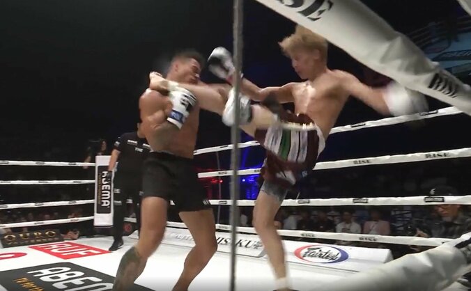 衝撃の左ハイKO