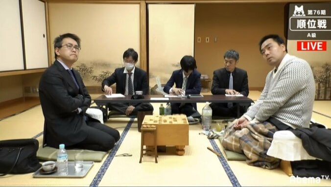 “永世七冠”目指す羽生棋聖が三浦九段に快勝／将棋・順位戦A級 1枚目