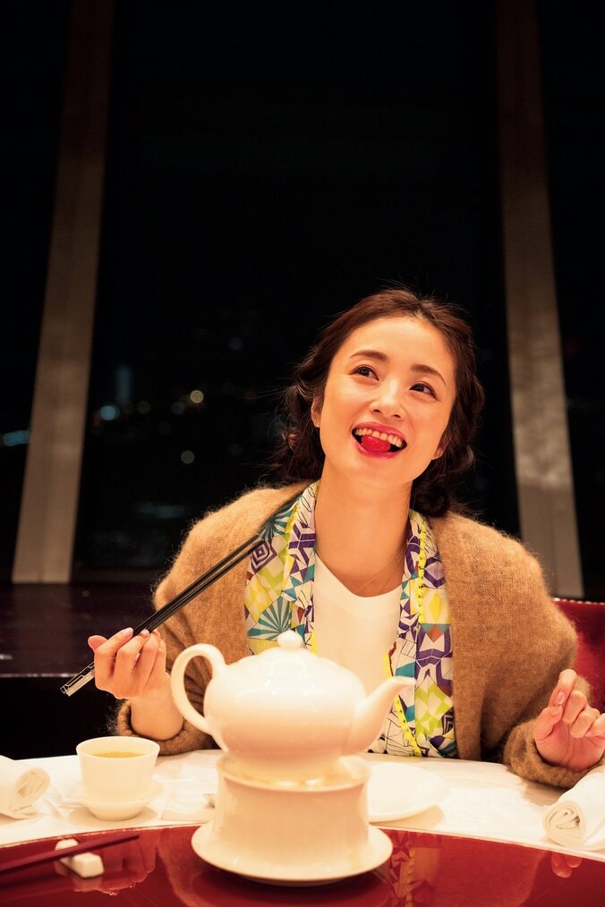 上戸彩の“多彩な魅力”が詰まった写真集『Midday Reverie』 未掲載カットを追加したデジタル限定特別版が9月27日発売 1枚目