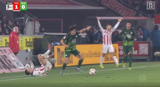 「ファイターすぎる」塩貝健人、相手を挑発！ 強烈タックルで吹っ飛ばす→“立てよ”ジェスチャー「メンタル強いな」「オラオラ感たまらん」 4枚目