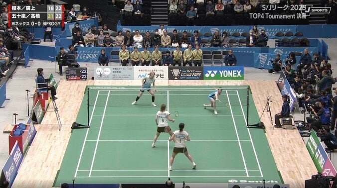 女子バドミントンで90秒間の“異例”超ロングラリー　「動いて打つ」「前に出る」「返した返した！」場内どよめき、選手は倒れる 4枚目