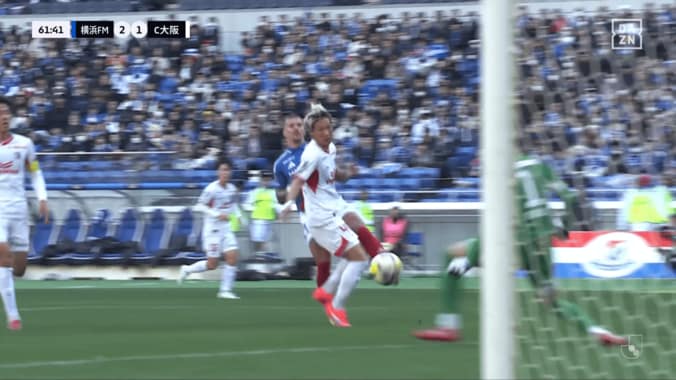 まさかのパスからクルークスがきっちり決める