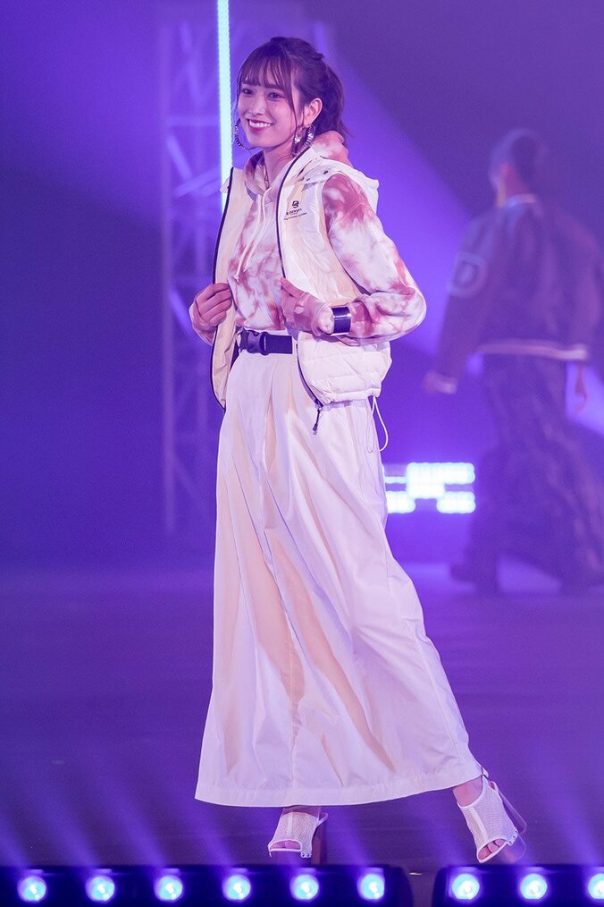 日向坂46、TGC×DASADAコラボステージに登場！ ハッピーオーラ振りまくランウェイでおひさま魅了 5枚目