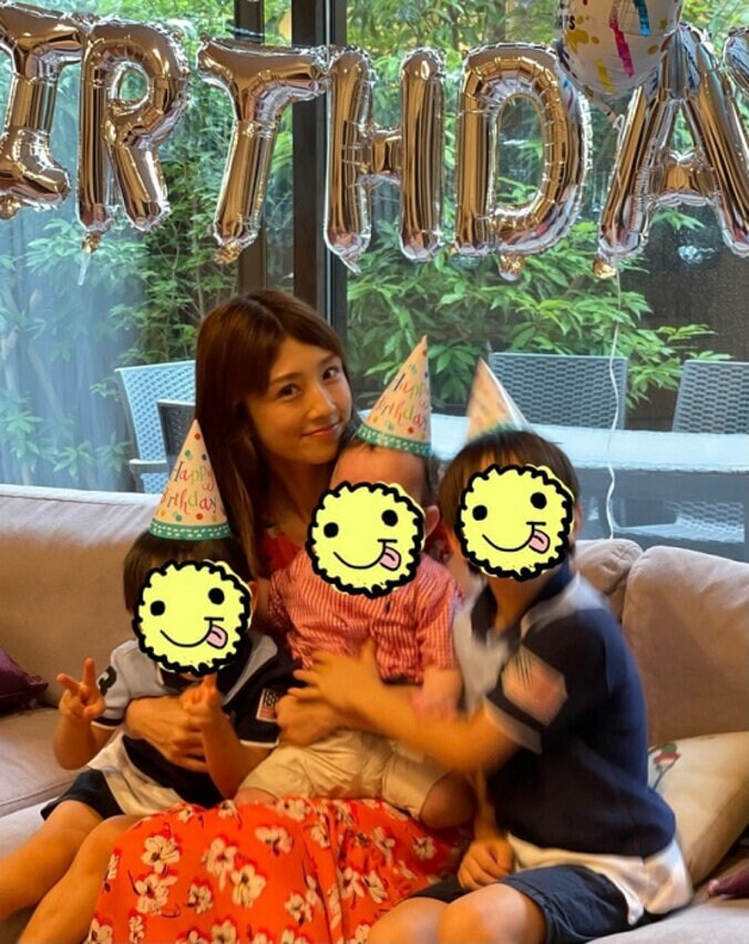 小倉優子、1歳の誕生日を迎えた三男を祝福「私も一緒に楽しみたい」 1枚目