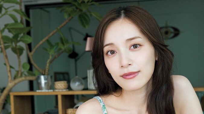 【写真・画像】都丸紗也華、赤いビキニで“アタックNo.1”！ 圧倒的な美ボディ弾ける 『旬撮GIRL Vol.28』登場＆裏表紙　1枚目