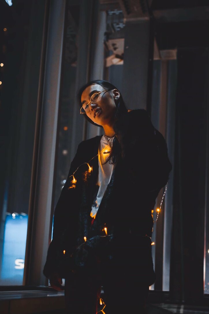 プロデューサー、ラッパー、DJとして活動するChibiChael、1stアルバム「2000」をリリース!