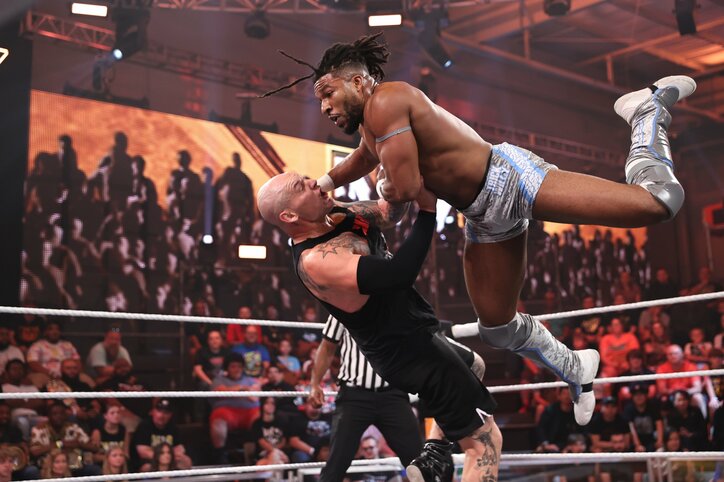 【映像】「音やばい」戦慄の“鞭打ち連打”