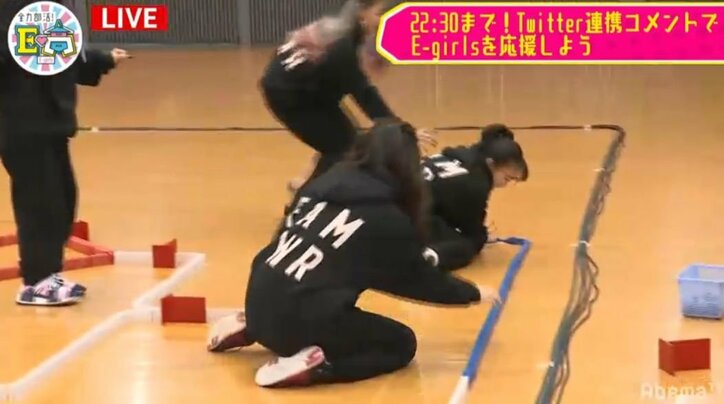 Dream Ami、E-girlsのSAYAKAにキレられる！？ E.G.family全員で生放送中にドミノ17,000個に挑戦！