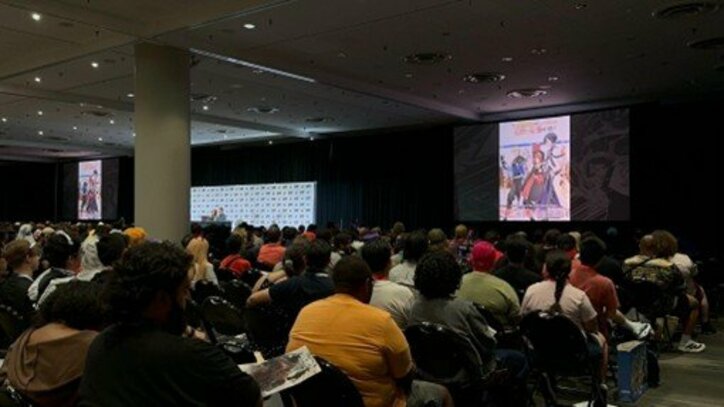 【写真・画像】アニメ『味方が弱すぎて補助魔法に徹していた宮廷魔法師、追放されて最強を目指す』、メインPV第一弾・キービジュアルを北米初公開! 2枚目