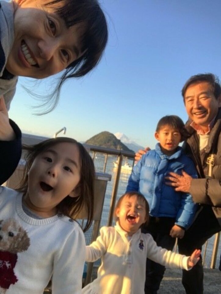 東尾理子、夫・石田純一らとの家族旅行に「楽しそう」「微笑ましい」の声