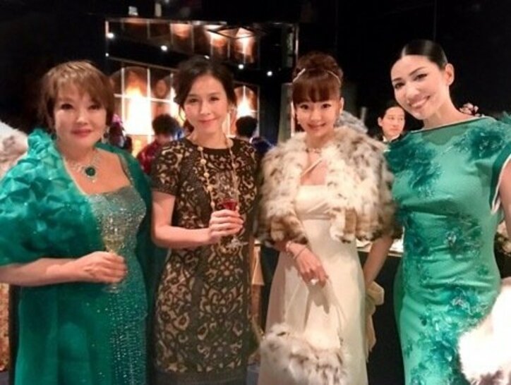 神田うの、デヴィ夫人の喜寿祝いへ ツーショットが「ゴージャス!」と反響