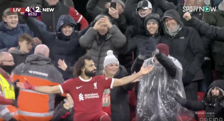 SNSで大バズり中！いいね！押されまくり 「カッコ良すぎる」「今年度No.1」 全世界で話題のゴールパフォーマンスが炸裂した瞬間　最高すぎる“サラー神”にファンが大歓喜