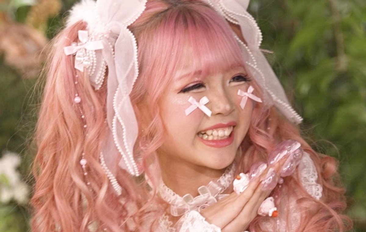 わたなべまりな１１歳 ピンクの髪にド派手ネイル…姫ギャル小学生に峯岸みなみが疑いの目「自主的に？」（ABEMA TIMES）｜ｄメニューニュース（NTTドコモ）