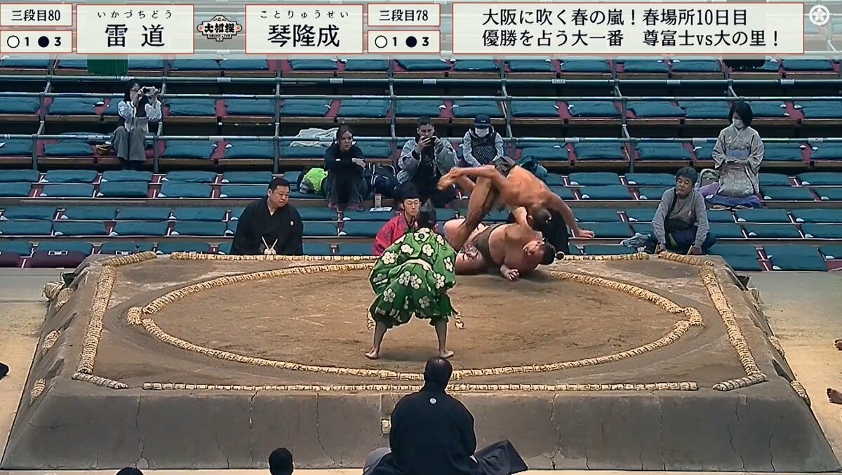 足腰が強すぎる19歳の三段目力士、芸術的な掛け投げに館内うっとり