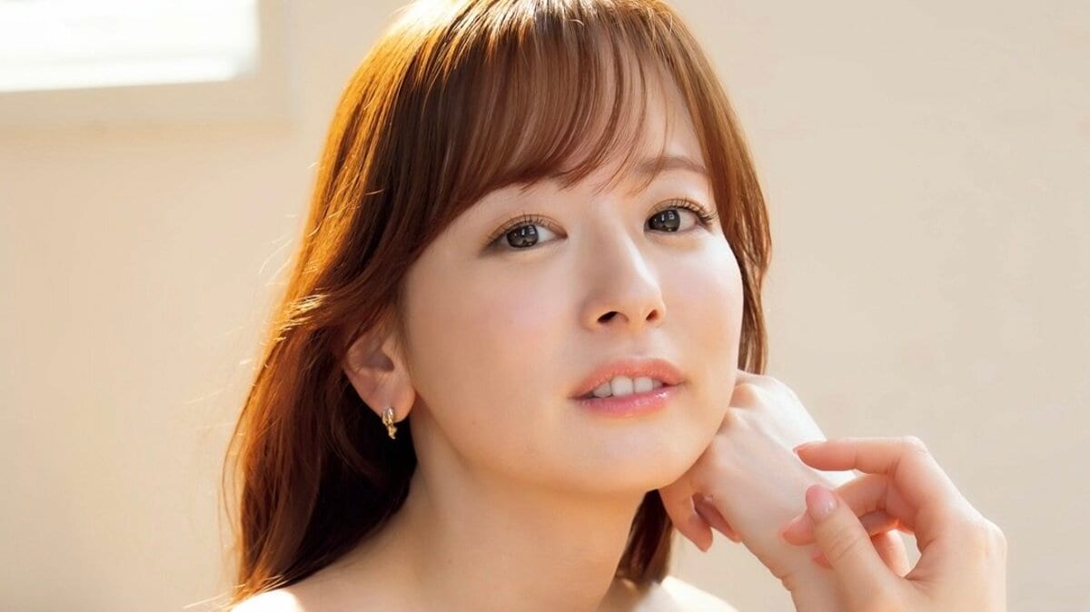 変わらぬ美貌の41歳”皆藤愛子、艶やかな表情を見せた新境地グラビア