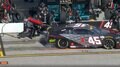「給油缶引きずりかけた」レース中に起きたまさかのトラブルに「大丈夫か」「ガス缶がつながって…」放送席騒然