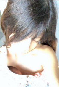 吉川ひなの、生まれたばかりの息子との「裸んぼ」写真公開