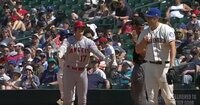 【映像】えっ！？　大谷が塁審と突然のハグ