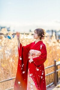 “新成人”ラスアイ間島和奏、赤の振袖ショット披露 ファンから「美しい」「ただひたすら綺麗…」の声