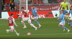 日本代表・冨安健洋に海外メディアも高評価！8年ぶりの宿敵撃破に導いた“完璧すぎる落とし”の決定的瞬間