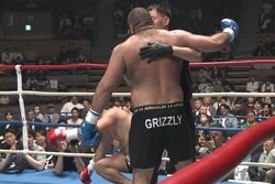 「完全に余計な一発」魔裟斗が苦言 挑戦者の“追撃”が波紋…ブレイク直後に後頭部へ“ズドン”