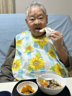  ココリコ・遠藤の妻、久々に孫達と会った父親の様子「寝たきりだから無理はしないで欲しいけど」 