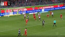 突然ジャンプして回転した…！ ボルシアMG板倉滉が“ド迫力オーバーヘッド”を炸裂した瞬間　試合終了間際に“ボランチ板倉”が放った一撃にスタジアム騒然