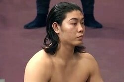 「なぜ突然」大相撲千秋楽でファン衝撃のサプライズ「別人みたい」「髷結えたのか」「小顔度が増した」驚きの声が相次ぐ