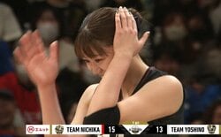 かわいいだけじゃ… 話題の女子バレー選手、天井サーブ“大失敗”で頭抱える