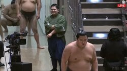 大相撲十四日目、午前の取組から花道奥で“心和む”ほっこりシーンが発生 微笑ましい関係性に「めっちゃ笑顔」「よかったね」