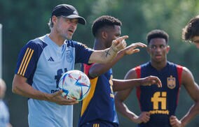 「タケやドイツでプレーする選手が…」ルイス・エンリケ監督が自身の配信で日本代表に言及「簡単にはいかない」