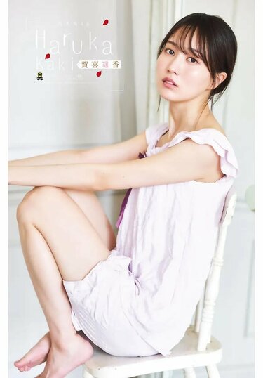 乃木坂46・賀喜遥香、微笑みカットに“激レア姿”も 『週チャン』5年ぶり