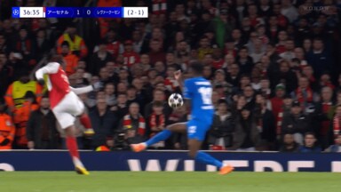 衝撃スーパーゴール！アーセナル10番の“理不尽すぎる反転ボレー”にSNS騒然「シュート速すぎだろ」「なんだこりゃ」同僚も思わず頭を抱える「何度見返してもエグい」