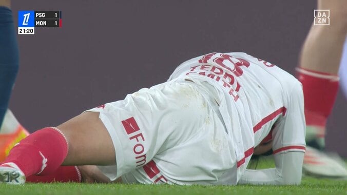 【映像】南野拓実の頬に肘が食い込む強烈エルボー