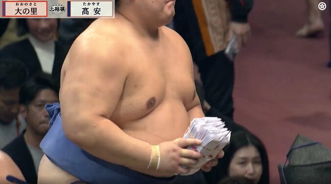 高安を撃破した大の里。懸賞がすごい