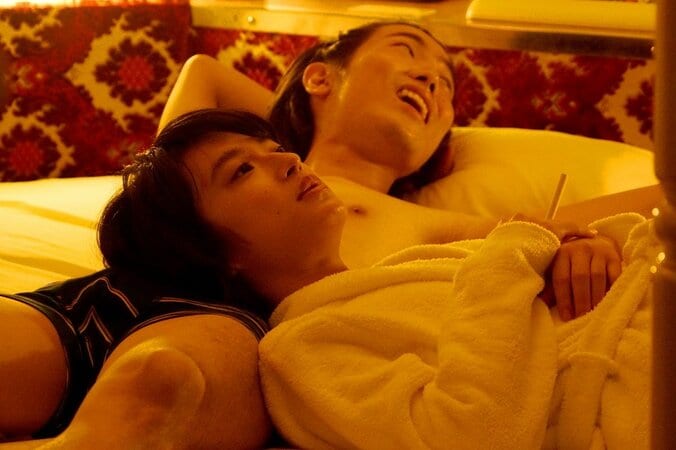 スクールカーストの頂点に君臨する成田凌、そしてそれを眺める「私」…エモさ爆発『ここは退屈迎えに来て』場面写真解禁 4枚目