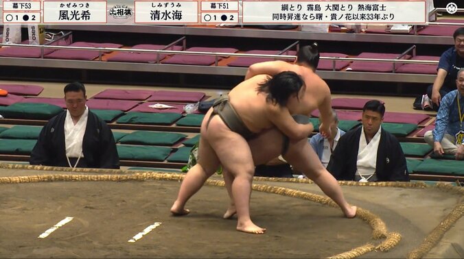 「え、この体勢から?」絶体絶命の展開に館内ざわめき「MMAかよ」「バックで粘るw」驚きの結末 4枚目
