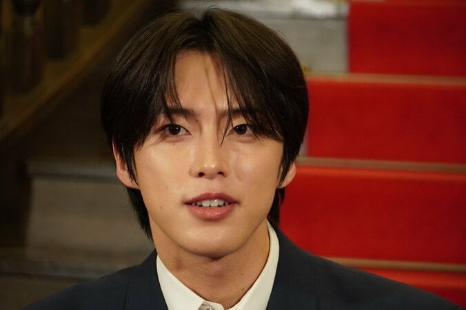 【写真・画像】「もう差し入れのレベルじゃない」満島真之介、木村拓哉の“太っ腹エピソード”を証言「冬は毎日着ています」　3枚目