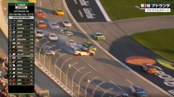 「空飛んでった」9台多重クラッシュでパーツ舞う “壊れたままで”大逆転「相当ラッキー」劇的Vを生んだ衝撃の瞬間 3枚目