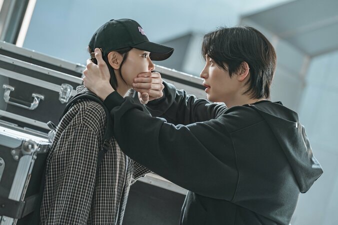 【写真・画像】アイドルオタクの弁護士が、推しへの愛と疑いの狭間で揺れ動く“ミステリーラブロマンス”ドラマ『アイドルアイ』ABEMAにて12月22日より無料配信が決定　5枚目