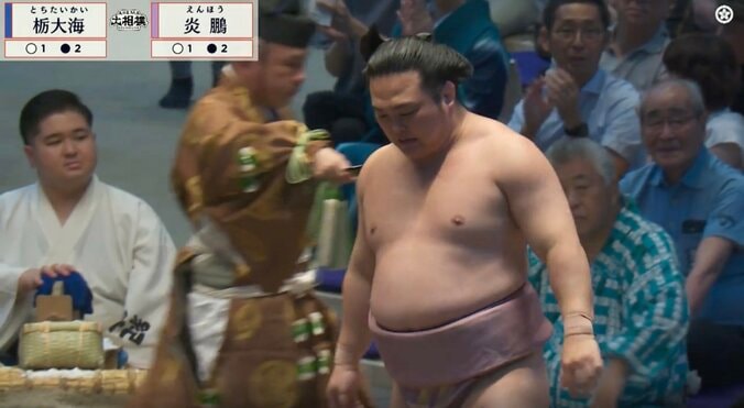 炎鵬、“技あり”驚異の逆転劇も「腕あぶない」「ちぎれるとこだった」 左腕「くの字」の衝撃光景に心配の声 3枚目