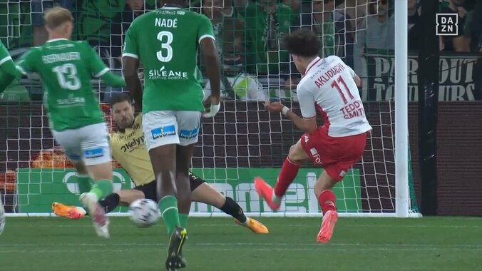 「痺れるわ」南野拓実、圧巻ダイレクトスルーパスが話題「見えてるね」「素晴らしいワンタッチ」絶妙過ぎるラストタッチをダバディ氏が絶賛 3枚目