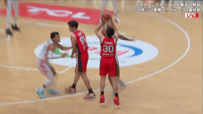 天才かよ！富永啓生の“ブロック無力化３Ｐショット”に騒然「なんでこれが入るんだw」「タフショットなのに…」ホーキンソン両親も大興奮 5枚目