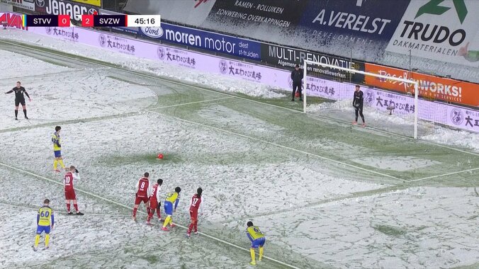 「やばいプレーヤーすぎる」20歳日本代表FW、“ほぼ真ん中”PK弾で今季10得点目！欧州主要リーグでの二桁得点到達の日本人最年少記録を更新 3枚目