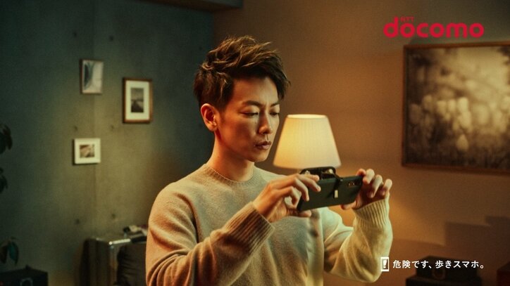 佐藤健、King Gnuと初共演で「千両役者」の激しいパフォーマンスに酔いしれる