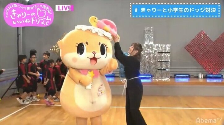 ちぃたん☆頭の”カメちゃん”ズリ落ちまくり、10回の落下にきゃりーが助言「縫ったほうがいいよ」