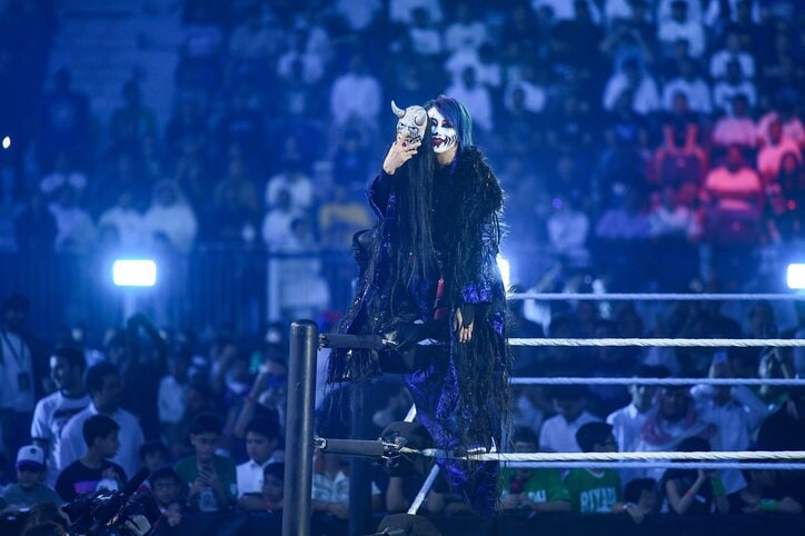 【画像】日本人女子、ナチュラルメイク姿で“シュール自撮り”